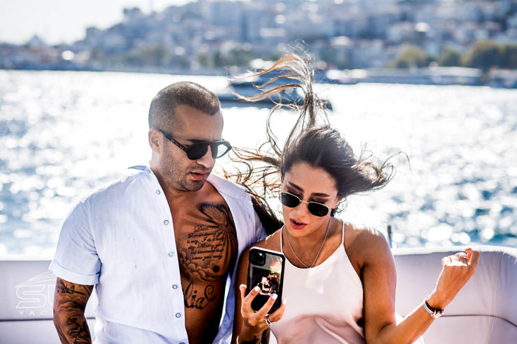 Wedding-Celebration-on-Boat-in-Bosphorus
